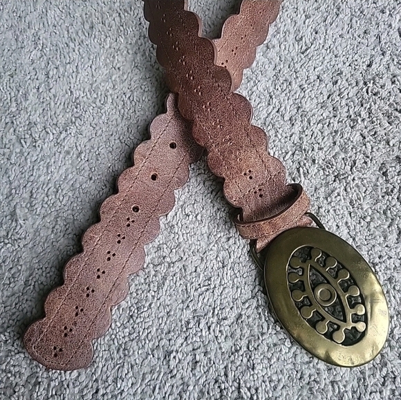 Vintage Avignon Belt Womens Small Brown Leather Perforated Brass Buckle Boho USA - Picture 3 of 9